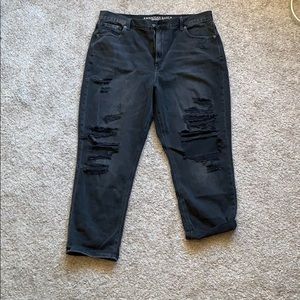 Distressed Black Mom Jeans x AEO